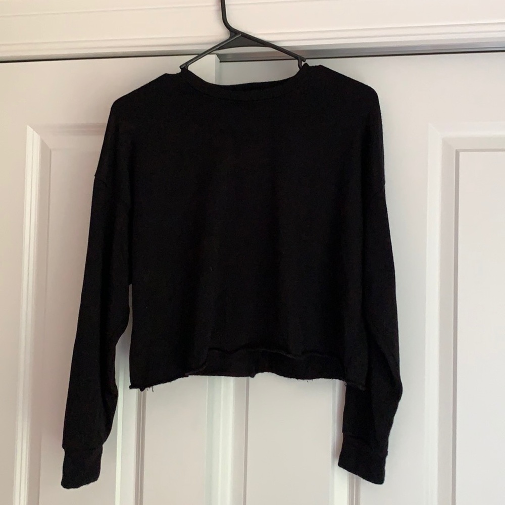 Cropped black sweatshirt size not tagged about S/M